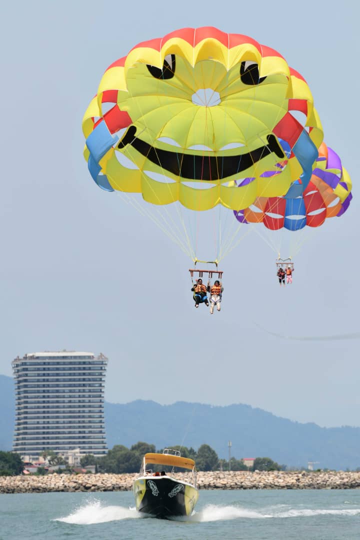 کلوپ تفریحات دریایی و پاراسل توسکاسرا در رامسر